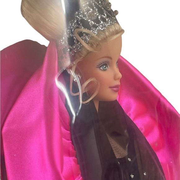 Happy Holidays Barbie Doll 1998
Special Edition Mattel #20200
NEW Vintage - Picture 4 of 11